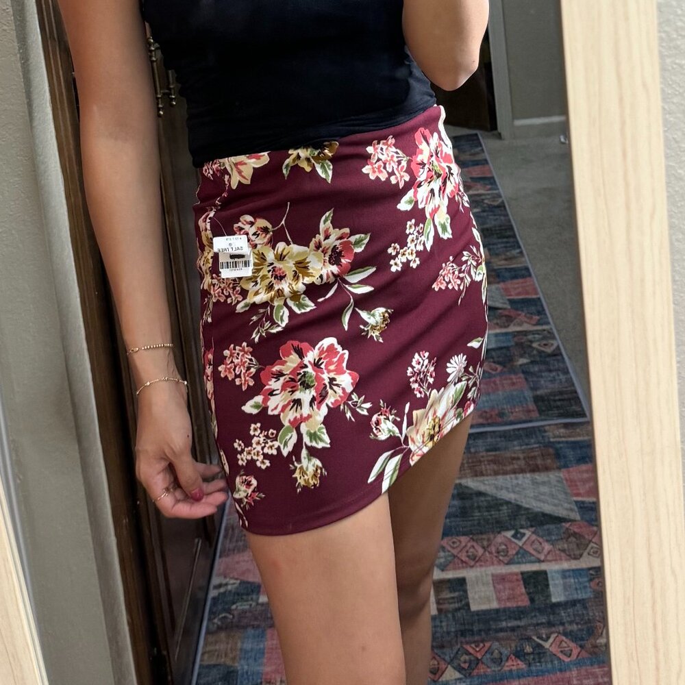 🌈5/$25🌈NWT Floral Skirt